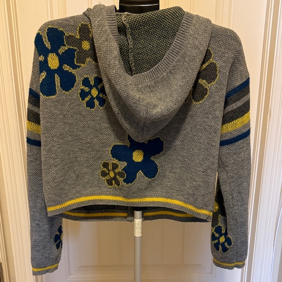 Floral Patterned Gray and Yellow Zip Up Cardigan Sweater - Picture 2 of 8